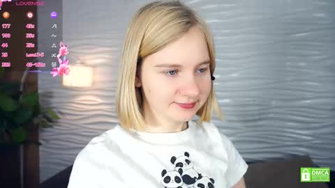 Snapshot of phyllisearney chatting on November 6, 8:26 am Hann G. Jones online show from November 6, 8:26 am