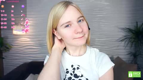 Snapshot of phyllisearney chatting on November 14, 4:11 am Hann G. Jones online show from November 14, 4:11 am