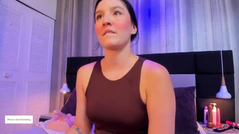 Snapshot of pia_johnson__ chatting on May 14, 11:39 am SOPHIA online show from May 14, 11:39 am