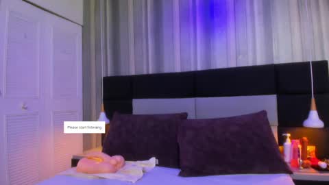 Snapshot of pia_johnson__ chatting on May 15, 11:39 am SOPHIA online show from May 15, 11:39 am