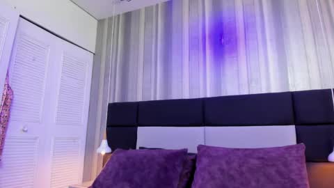 Snapshot of pia_johnson__ chatting on May 27, 11:29 am SOPHIA online show from May 27, 11:29 am