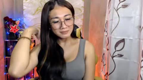 Snapshot of pia_worthsback chatting on June 24, 1:43 pm Pia online show from June 24, 1:43 pm