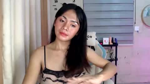 Pia online show from February 10, 9:41 pm