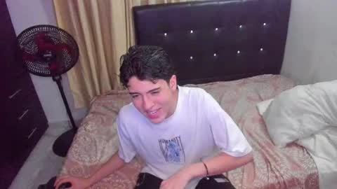 picaszomilos350 online show from February 12, 5:13 am