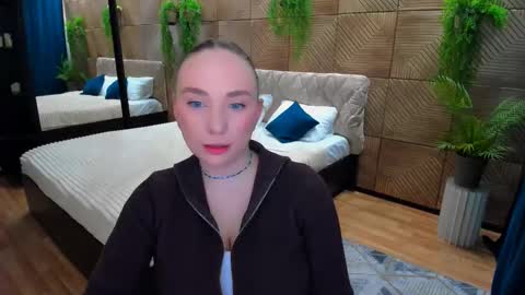 Emelie online show from February 5, 10:20 am