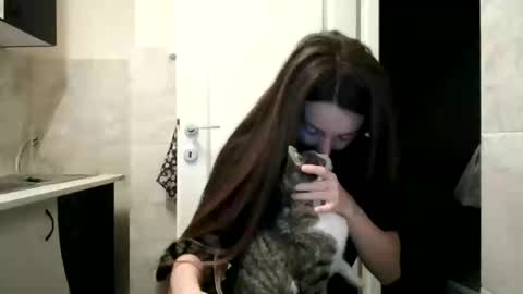 Snapshot of pieceofmoon chatting on February 18, 9:44 pm Moonie online show from February 18, 9:44 pm