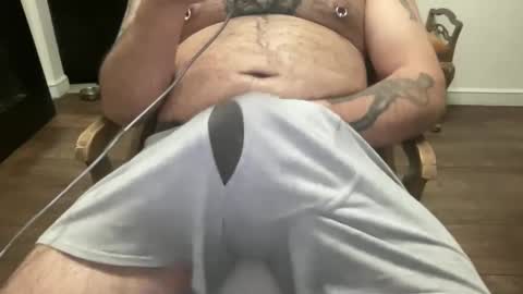 Snapshot of pierced_leather chatting on January 9, 3:26 am pierced_leather online show from January 9, 3:26 am