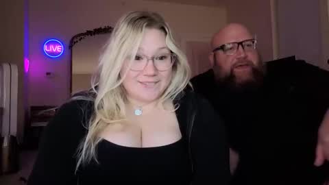 Snapshot of piggyrose chatting on March 28, 2:00 am Piggy Rose online show from March 28, 2:00 am
