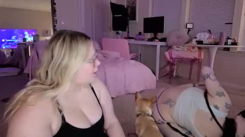 Snapshot of piggyrose chatting on April 3, 12:30 am Piggy Rose online show from April 3, 12:30 am