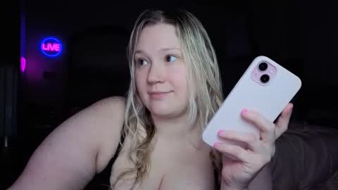 Snapshot of piggyrose chatting on April 7, 1:17 am Piggy Rose online show from April 7, 1:17 am