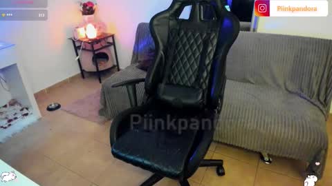 Snapshot of piinkpandora chatting on February 15, 1:09 pm PiinkPandora online show from February 15, 1:09 pm