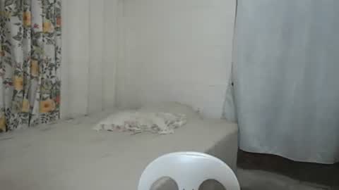 yumie  online show from May 14, 1:45 am