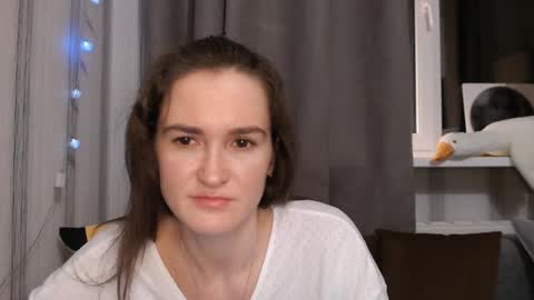 Snapshot of pineapple__mood chatting on December 17, 5:15 pm online show from December 17, 5:15 pm