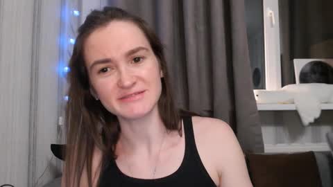Snapshot of pineapple__mood chatting on December 20, 8:23 pm online show from December 20, 8:23 pm