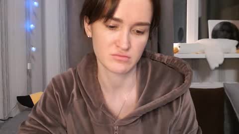 Snapshot of pineapple__mood chatting on December 21, 5:40 pm online show from December 21, 5:40 pm
