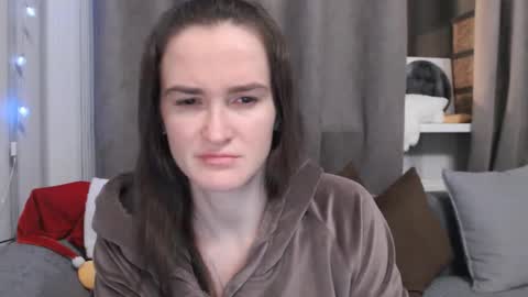 Snapshot of pineapple__mood chatting on December 26, 6:43 pm online show from December 26, 6:43 pm