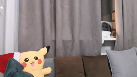 Snapshot of pineapple__mood chatting on December 29, 5:22 pm online show from December 29, 5:22 pm