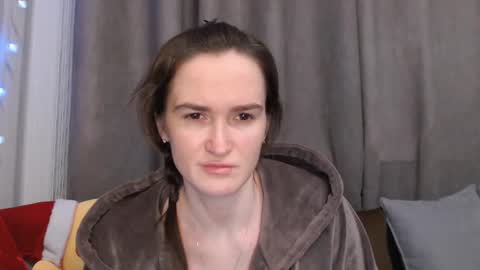 Snapshot of pineapple__mood chatting on December 30, 6:05 pm online show from December 30, 6:05 pm