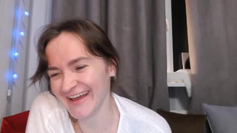 Snapshot of pineapple__mood chatting on December 31, 9:28 pm online show from December 31, 9:28 pm