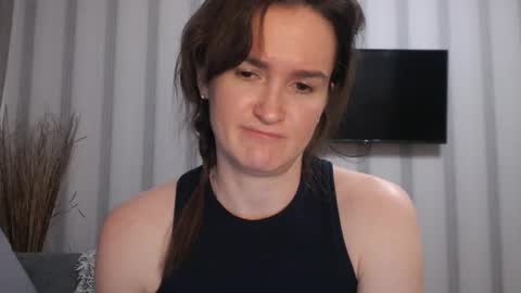 Snapshot of pineapple__mood chatting on January 4, 3:17 pm online show from January 4, 3:17 pm