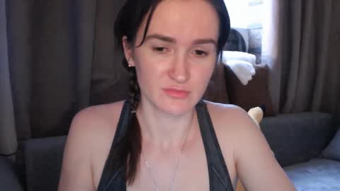 Snapshot of pineapple__mood chatting on January 11, 12:07 pm online show from January 11, 12:07 pm