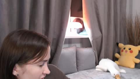 Snapshot of pineapple__mood chatting on January 13, 6:05 pm online show from January 13, 6:05 pm
