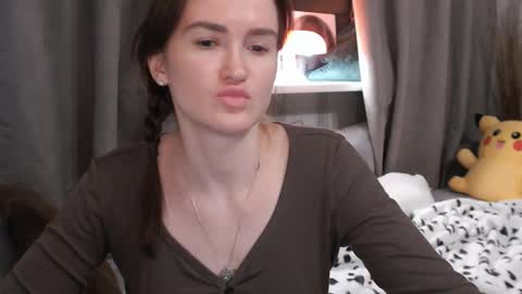 Snapshot of pineapple__mood chatting on January 15, 9:30 pm online show from January 15, 9:30 pm
