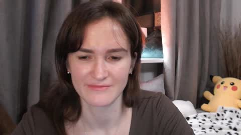 Snapshot of pineapple__mood chatting on January 17, 6:23 pm online show from January 17, 6:23 pm