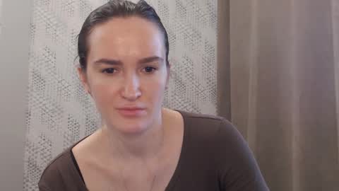 Snapshot of pineapple__mood chatting on January 18, 12:04 pm online show from January 18, 12:04 pm