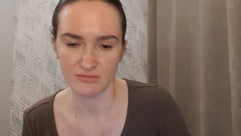 Snapshot of pineapple__mood chatting on January 18, 3:05 pm online show from January 18, 3:05 pm