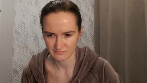 Snapshot of pineapple__mood chatting on January 18, 6:21 pm online show from January 18, 6:21 pm
