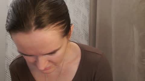 Snapshot of pineapple__mood chatting on January 23, 7:18 pm online show from January 23, 7:18 pm