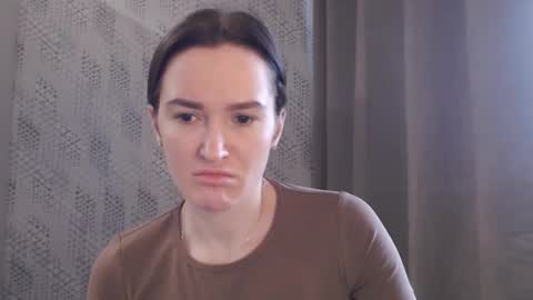 Snapshot of pineapple__mood chatting on January 27, 8:07 am online show from January 27, 8:07 am