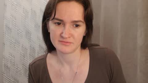 Snapshot of pineapple__mood chatting on January 28, 6:49 pm online show from January 28, 6:49 pm