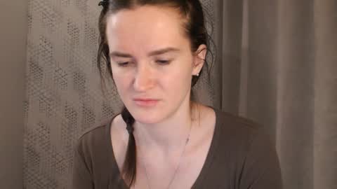 Snapshot of pineapple__mood chatting on January 31, 8:43 pm online show from January 31, 8:43 pm
