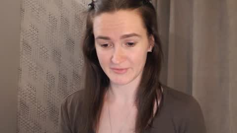 Snapshot of pineapple__mood chatting on February 1, 5:26 pm online show from February 1, 5:26 pm