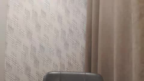 Snapshot of pineapple__mood chatting on February 3, 5:46 pm online show from February 3, 5:46 pm