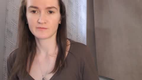 Snapshot of pineapple__mood chatting on February 5, 12:06 pm online show from February 5, 12:06 pm