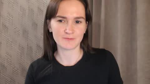 Snapshot of pineapple__mood chatting on February 6, 6:46 pm online show from February 6, 6:46 pm