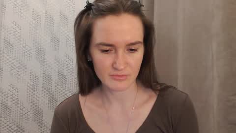 Snapshot of pineapple__mood chatting on February 7, 5:40 pm online show from February 7, 5:40 pm