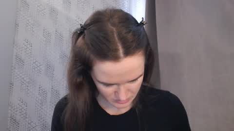 Snapshot of pineapple__mood chatting on February 8, 9:24 am online show from February 8, 9:24 am