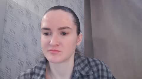 Snapshot of pineapple__mood chatting on February 12, 9:42 am online show from February 12, 9:42 am