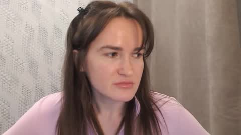 Snapshot of pineapple__mood chatting on February 13, 7:21 pm online show from February 13, 7:21 pm