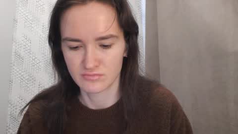 Snapshot of pineapple__mood chatting on February 17, 6:09 am online show from February 17, 6:09 am