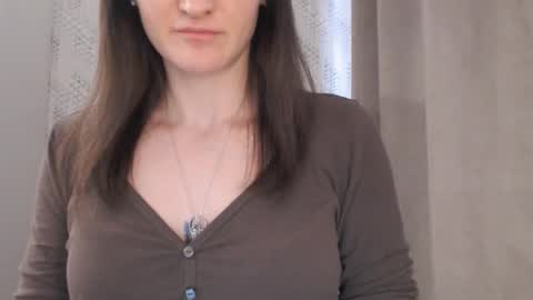 Snapshot of pineapple__mood chatting on February 18, 1:33 pm online show from February 18, 1:33 pm