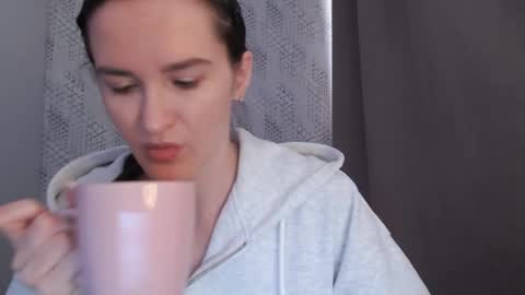 Snapshot of pineapple__mood chatting on February 21, 5:24 am online show from February 21, 5:24 am