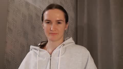 Snapshot of pineapple__mood chatting on February 21, 6:48 pm online show from February 21, 6:48 pm