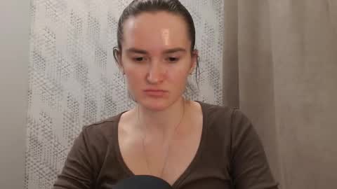 Snapshot of pineapple__mood chatting on March 6, 4:49 pm online show from March 6, 4:49 pm