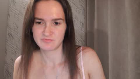 Snapshot of pineapple__mood chatting on March 9, 9:14 pm online show from March 9, 9:14 pm