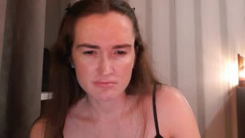 Snapshot of pineapple__mood chatting on September 8, 5:01 pm online show from September 8, 5:01 pm